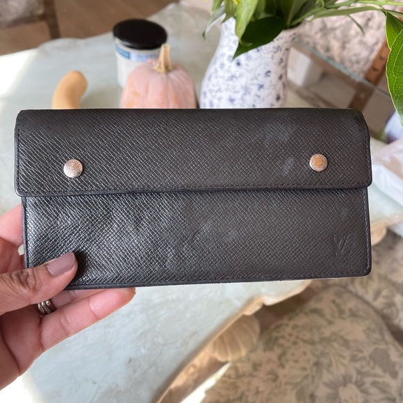 Louis Vuitton Black Taiga Leather Accordion Chain Wallet Long Flap - Picture 12 of 14